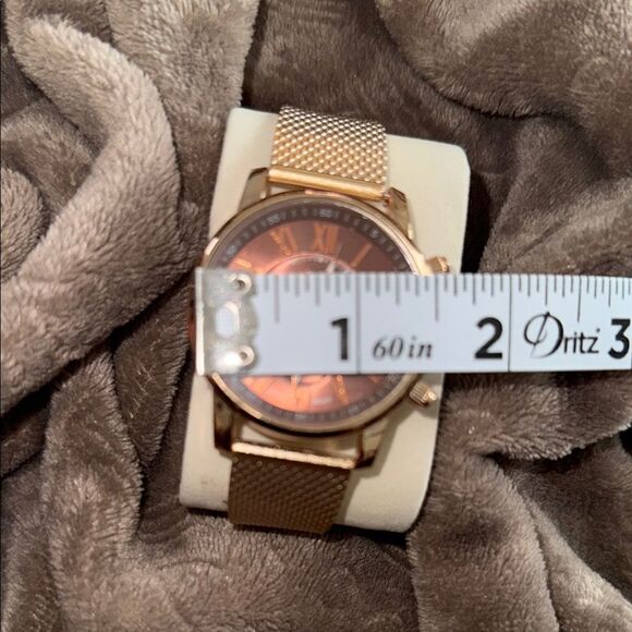 Geneva Gold Mesh Watch Elegant Accessories - Picture 3 of 4